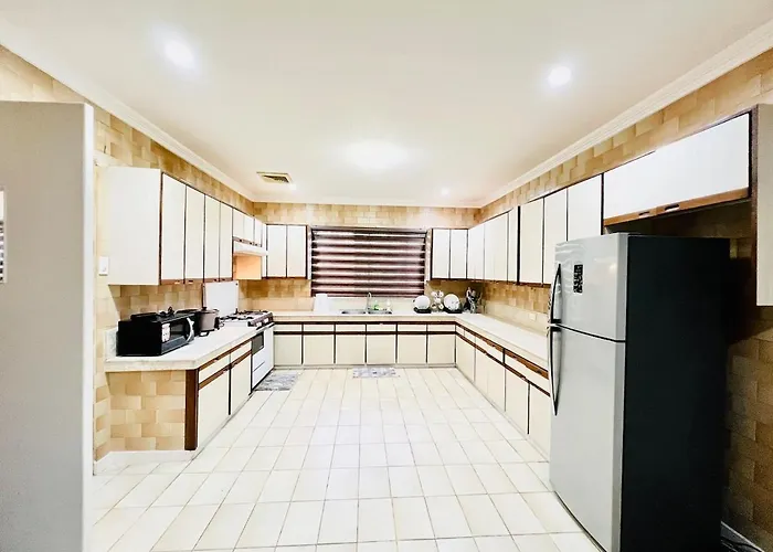 ヴィラ 4br Huge House Up To 30px With 2 Car Park