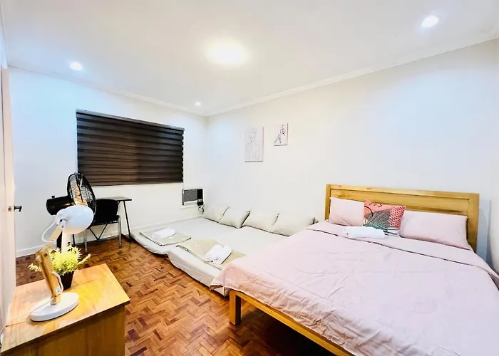 4br Huge House Up To 30px With 2 Car Park
